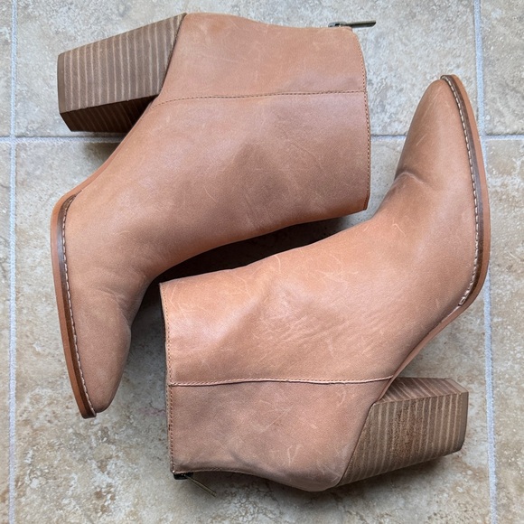Lucky Brand Shoes - Lucky Brand Leather Ankle Boots Natural Putty Stacked Heel Back Zip Size 10/42